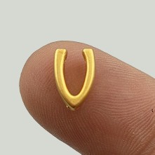 "V" Mini Harfler Lak Kaplama Gold