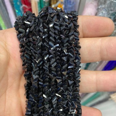 6 mm Üçgen Kristal İpe Dizili Çin Camı Siyah