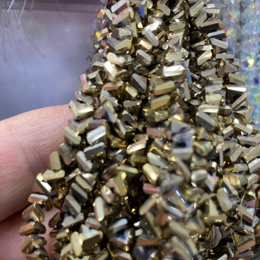 6 mm Üçgen Kristal İpe Dizili Çin Camı Kaplama Altın